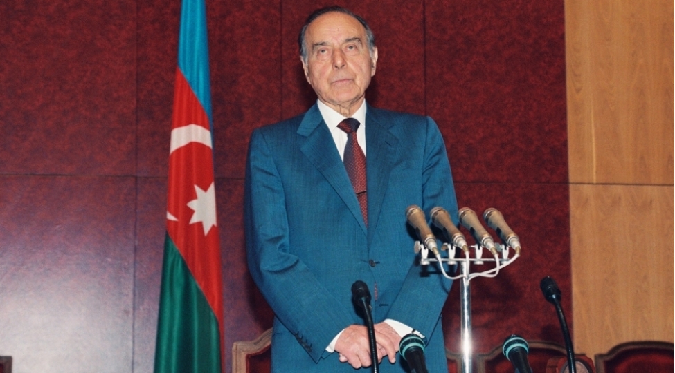 xalqin-iradesinin-milli-hemreyliyin-ve-dovlet-mudrikliyinin-tentenesi