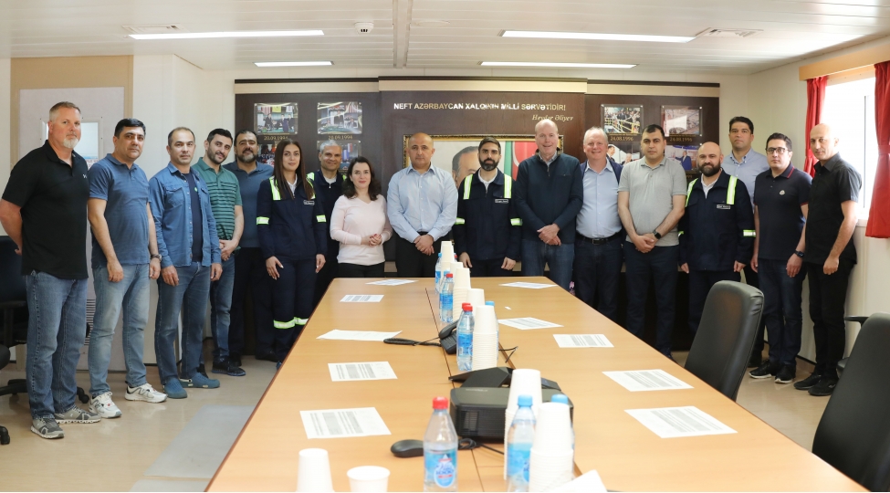 socar-ardnf-ve-bp-nin-numayende-heyeti-heyder-eliyev-adina-yarimdalma-qazma-qurgusuna-sefer-edib-foto