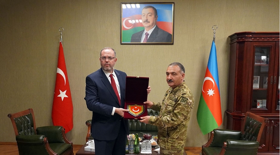 quru-qoshunlari-komandani-turkiyeli-numayende-heyeti-ile-gorushub