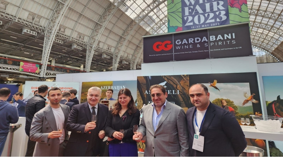 azerbaycan-sherablari-londonda-tanidilib