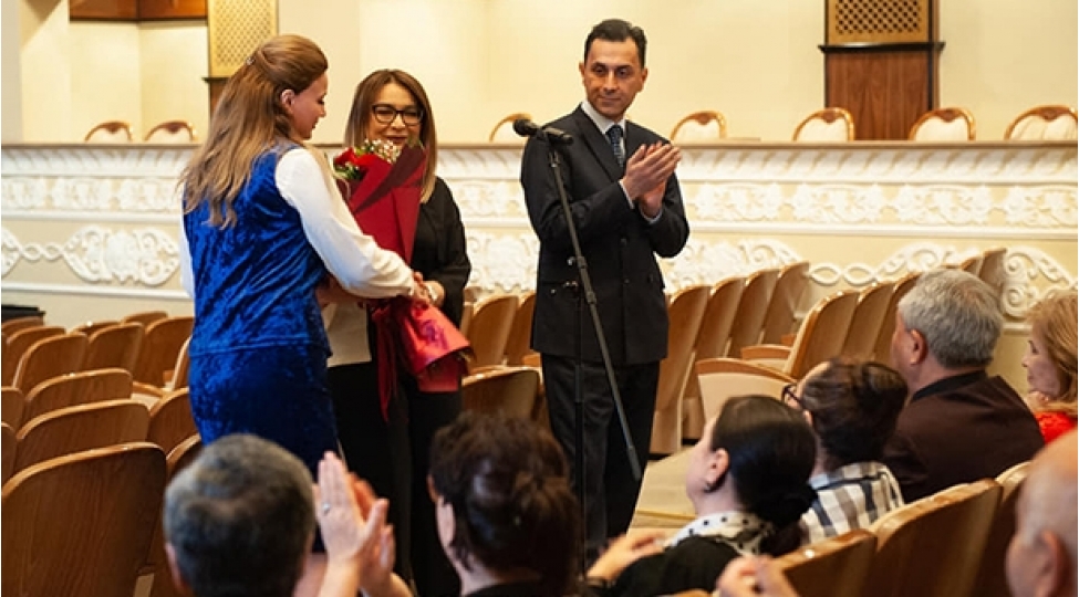 mehriban-elekberzade-kollektive-teqdim-olundu