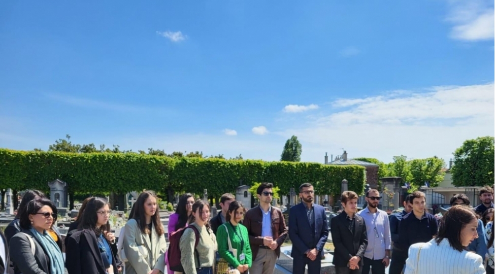 parisde-azerbaycanli-telebelerle-gorush-kechirilib