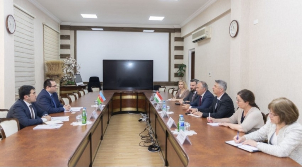 sahibkarlarimiz-azerbaycana-investisiya-yatirmaq-isteyir-macaristanli-nazir