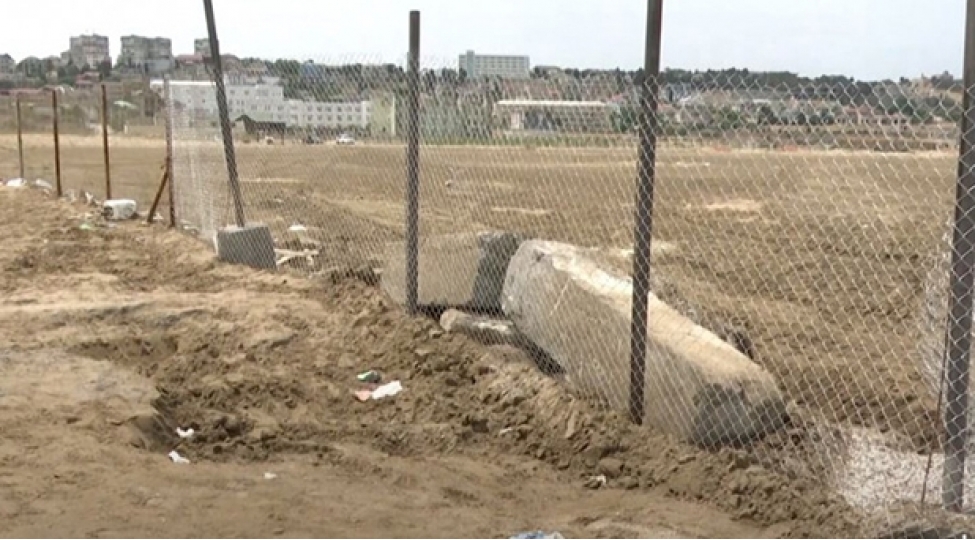 buzovnada-denizkenari-yeniden-hasarlanib-video