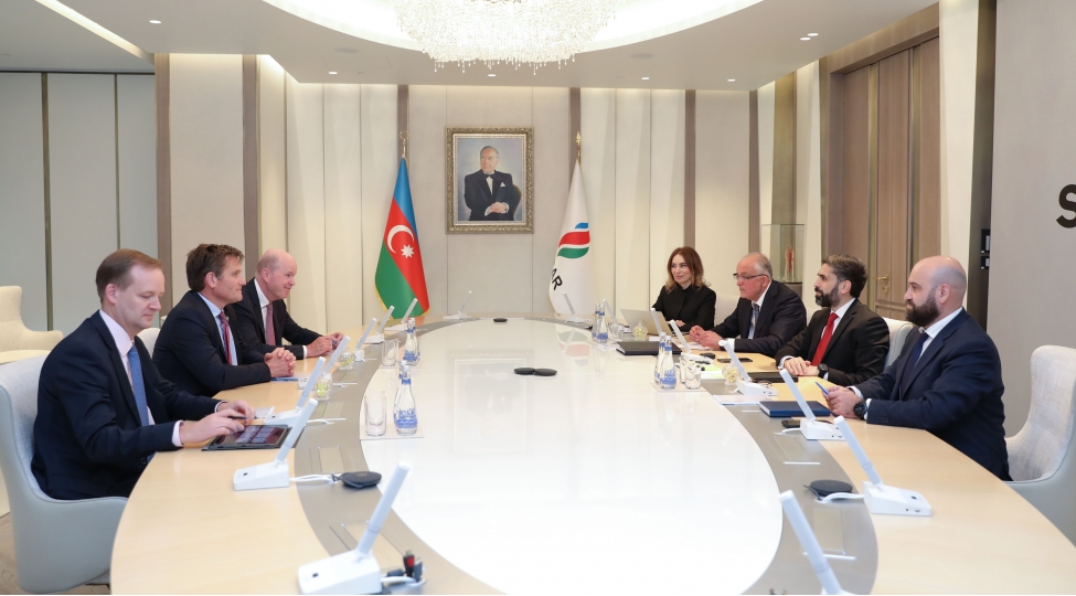 rovshen-necef-bp-nin-hasilat-ve-emeliyyatlar-uzre-icrachi-vitse-prezidenti-qordon-birrel-ile-gorushub-foto