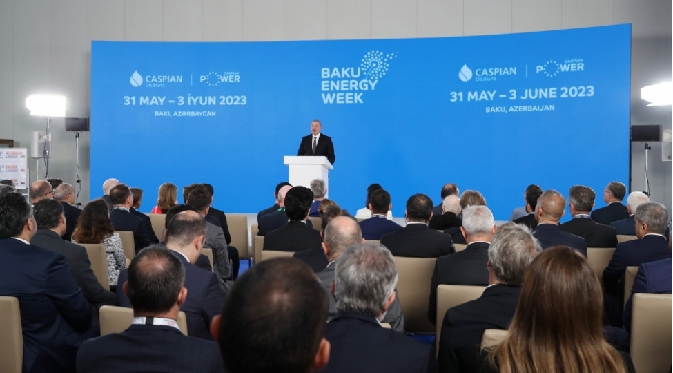 prezident-baki-enerji-heftesi-cherchivesinde-28-ci-beynelxalq-xezer-neft-ve-qaz-sergisinin-resmi-achilish-merasiminde-chixish-edib-yenilenibfoto