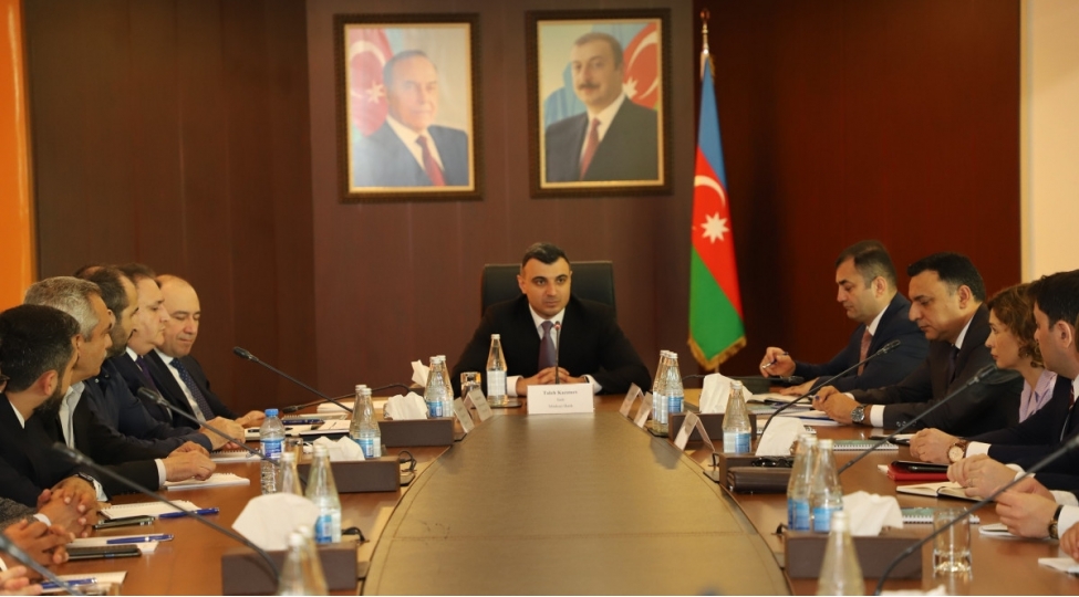 taleh-kazimov-sigorta-agentleri-ile-gorushub