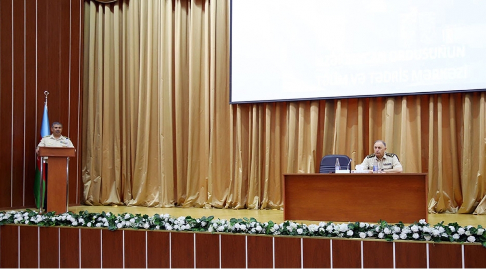 azerbaycan-ordusunda-kechirilen-telim-metodiki-toplanish-basha-chatib-foto