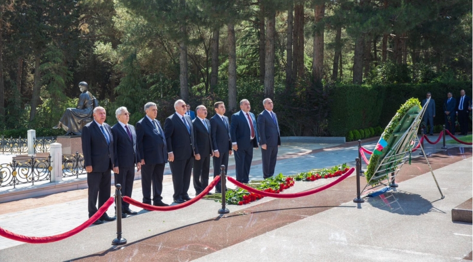 85-il-semada-azerbaycan-mulki-aviasiyasi-yubileyini-qeyd-edir-foto