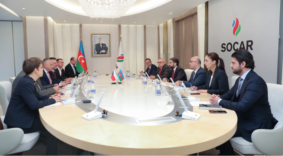 socar-in-prezidenti-rovshen-necef-chex-respublikasinin-senaye-ve-ticaret-naziri-yozef-sikela-ile-gorushub