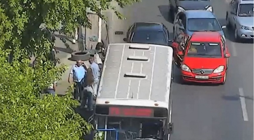 bakida-surucunun-urektutmasi-sebebinden-qeza-olub