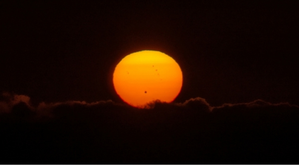 guneshde-teleskopsuz-bele-gorunen-neheng-bir-leke-yaranib