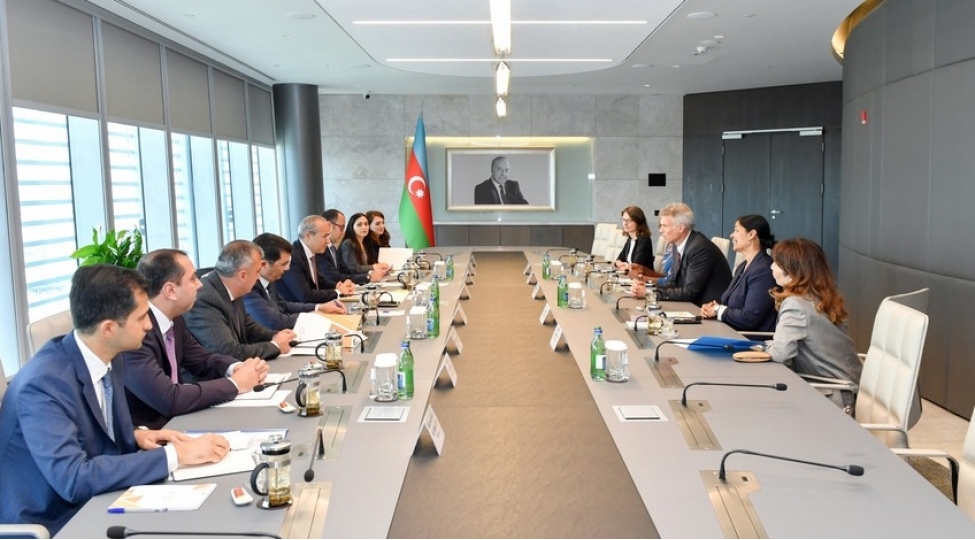 dunya-banki-ile-azerbaycan-uzre-yeni-cherchive-senedinin-novbeti-addimlari-muzakire-edilib-foto