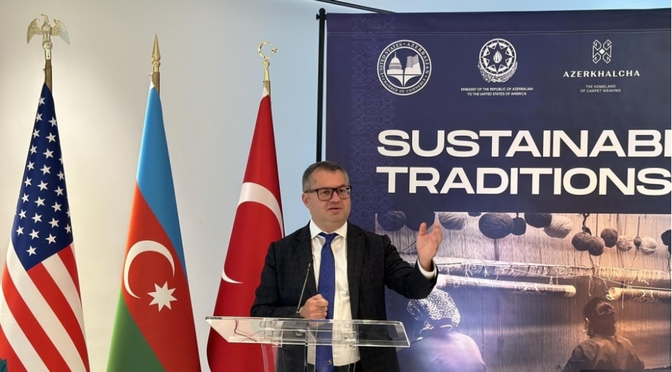 nyu-yorkda-azerbaycan-xalchalarinin-sergisi-kechirilib