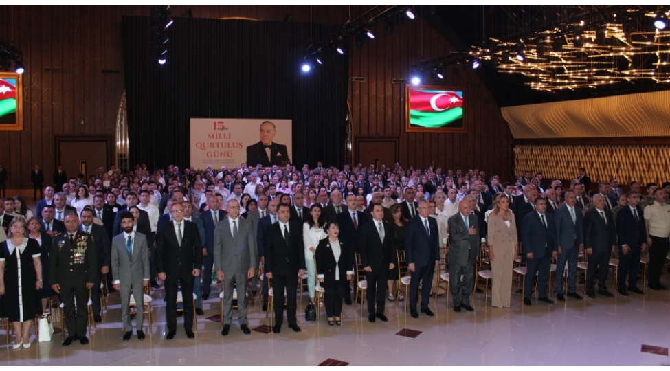 azerbaycanin-tereqqisi-umummilli-liderin-adi-ile-baglidir-foto