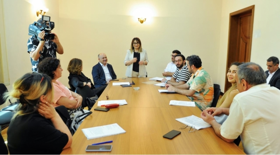 sensizin-meshqlerine-bashlanilib