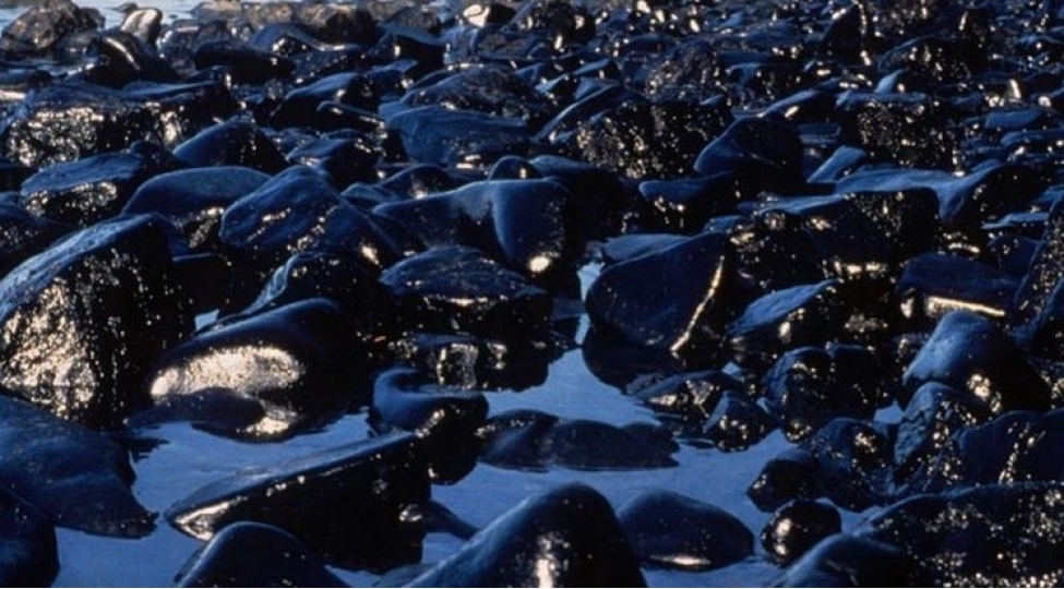 ceyranbatan-qesebesinde-neft-kemerinde-sizma-bash-verib