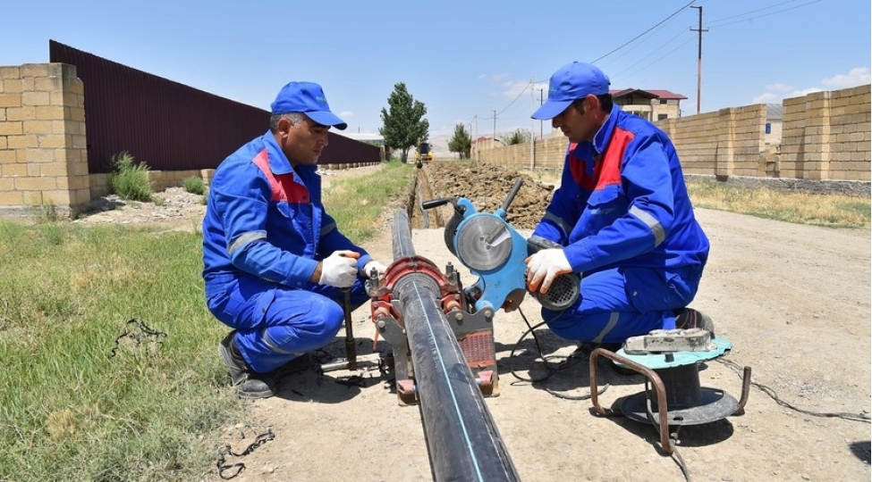 haciqabul-rayonunun-mugan-qesebesininichmeli-su-techizati-yaxshilashdirilir-fotovideo