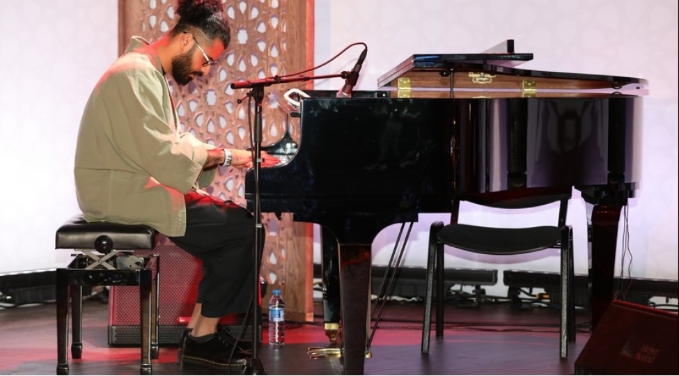 etibar-esedli-iller-sonra-beynelxalq-musiqi-festivalinda-konsert-verib-video