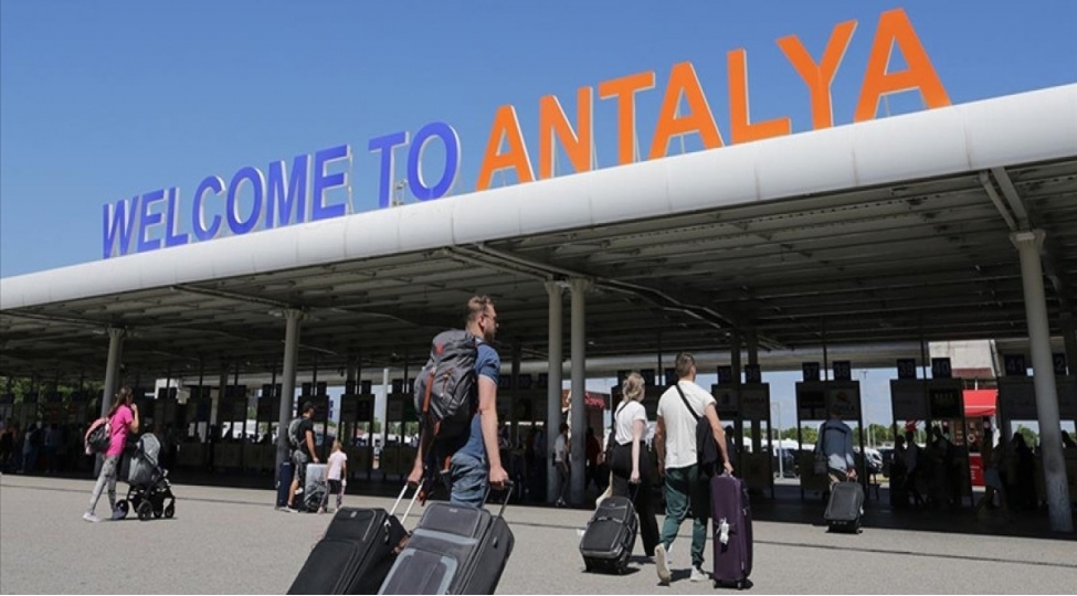 antalyaya-bu-ilin-yarisinda-45-milyondan-chox-turist-sefer-edib