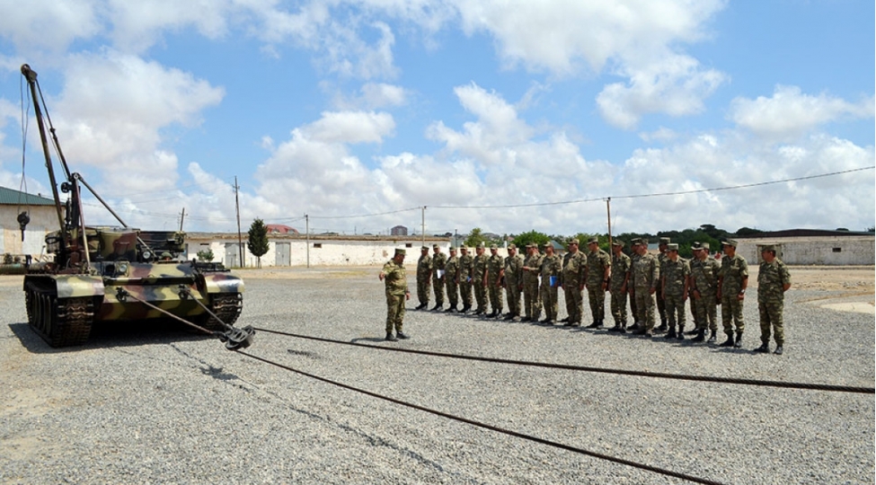 azerbaycan-ordusunda-zirehli-tank-xidmeti-reisleri-ile-toplanti-kechirilib