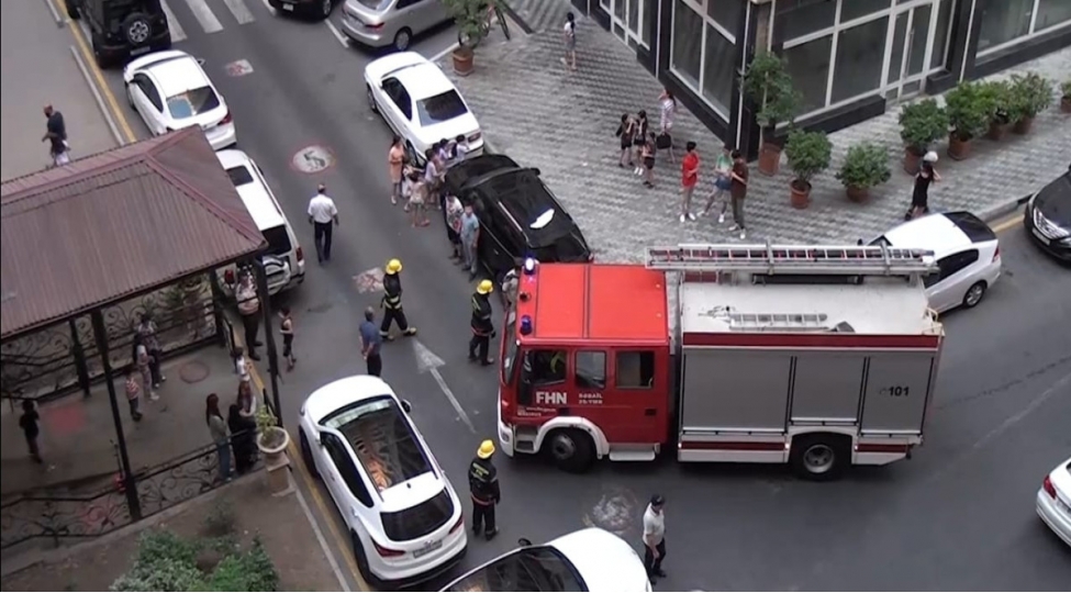 fhn-yashayish-kompleksinde-sherti-yangin-telimi-kechirib-video