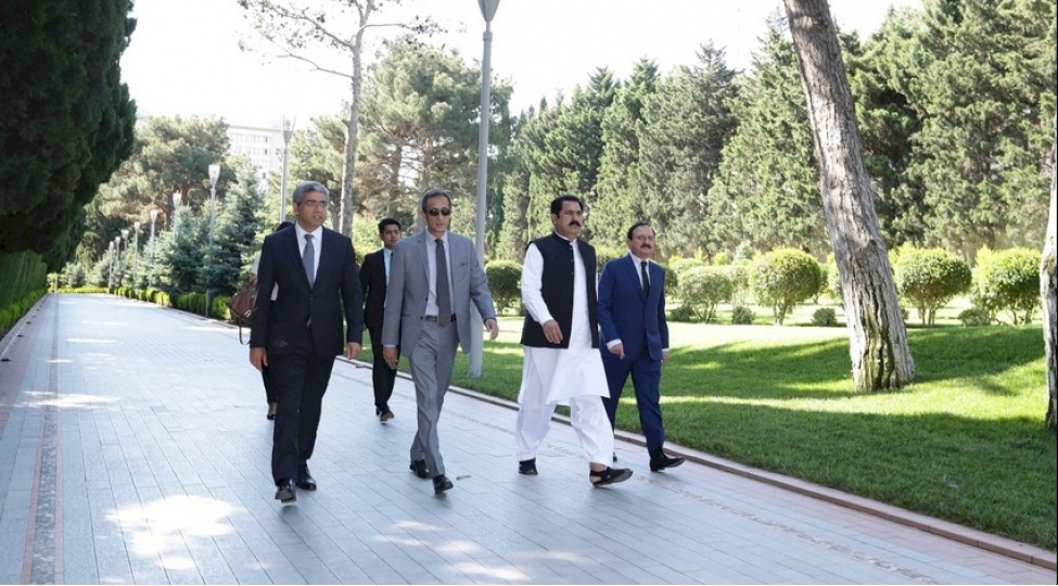 pakistanli-nazir-azerbaycana-sefere-gelib-foto