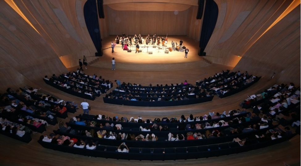 heyder-eliyev-merkezinde-baki-yay-caz-gunlerinin-ilk-konserti-kechirilib