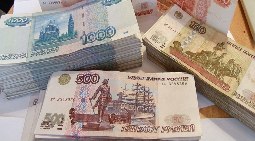 kreml-rus-rublunun-mezennesi-ile-bagli-achiqlama-verib