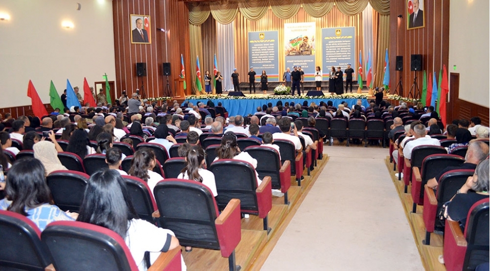 xtq-nin-shehid-herbi-qulluqchularinin-aile-uzvleri-ile-gorush-kechirilib