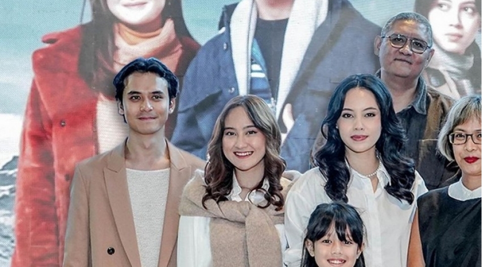 indoneziya-rejissorlari-bakida-yashayan-ailenin-xoshbextliyi-ve-sevgisi-barede-film-chekir