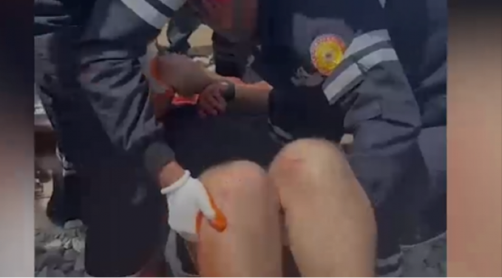 qatarla-toqqushan-priusdan-sernishinler-bele-chixarildi-video