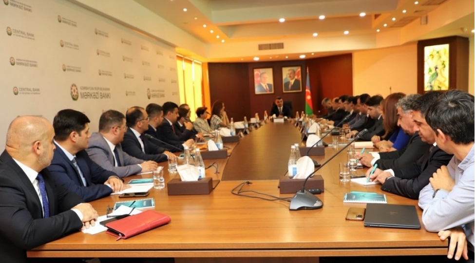 azerbaycanda-mikrokreditlerinverilmesinin-sadeleshdirilmesi-muzakire-edilib