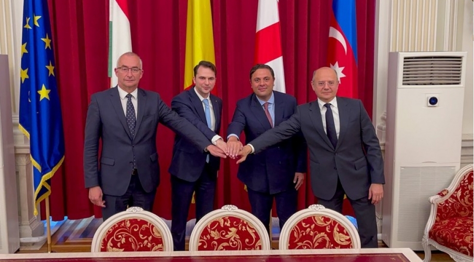 azerbaycan-yashil-enerjinin-avropaya-oturulmesi-uchun-3-olke-ile-ortaq-muessise-yaradacaq