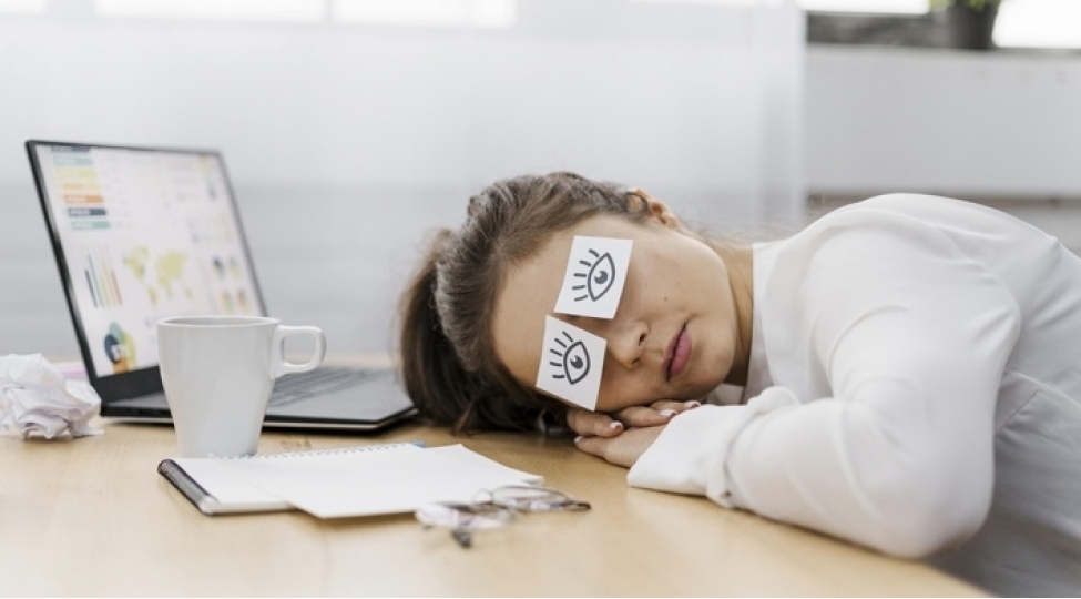 yuxu-xesteliyi-ne-uchun-davamli-yatmaq-isteyirik