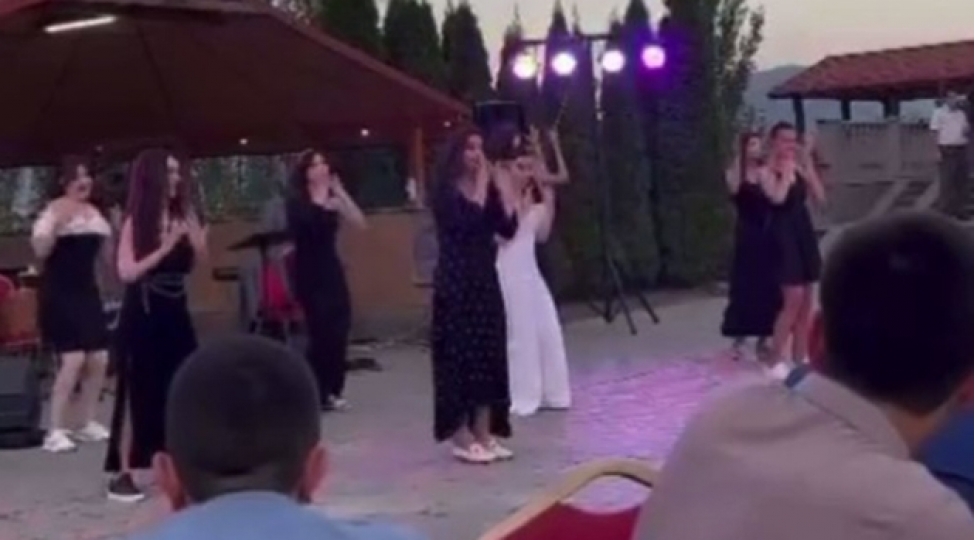 xankendi-sakinleri-oz-kefinde-serhedde-ise-humanitar-shou-video