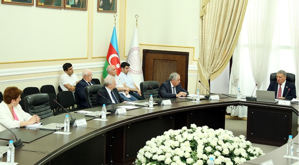 nobel-mukafatina-aparan-yolun-dersleri-mif-chetinlikler-ugurlar-ve-chagirishlar-video