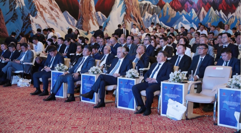 bash-nazirin-muavini-vii-beynelxalq-issik-kul-2023-iqtisadi-forumunda-ishtirak-edib
