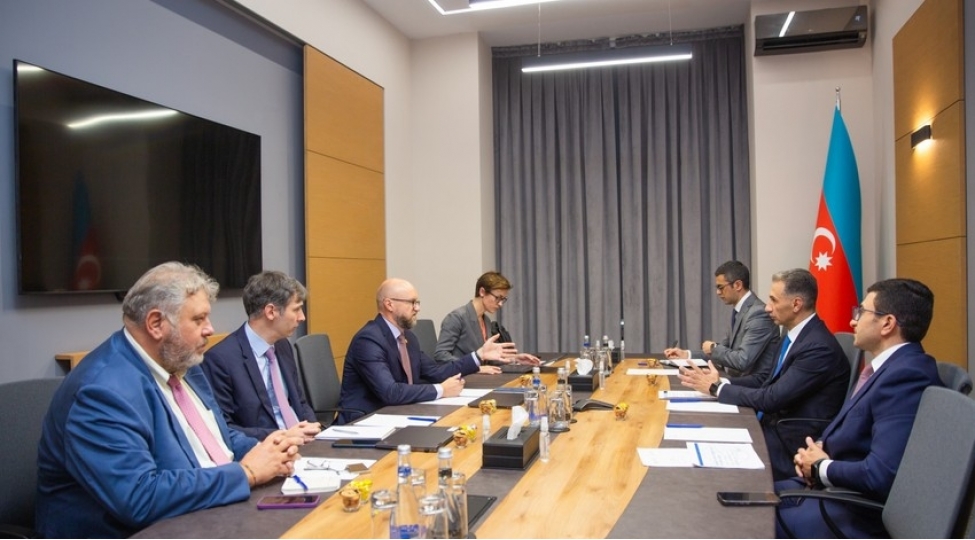 azerbaycan-ve-aiib-emekdashliq-elaqelerini-muzakire-edib