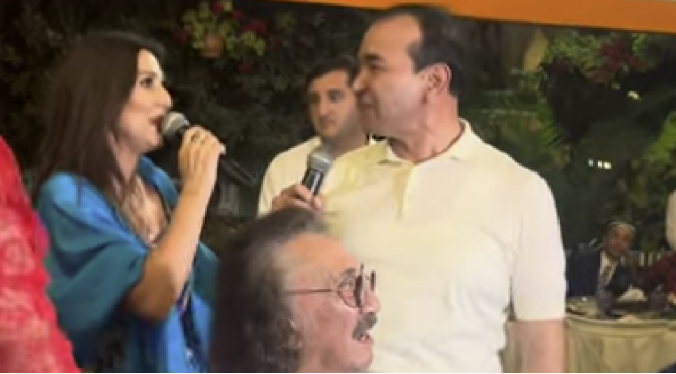 gulyanaq-memmedova-ozbekistanli-nazirle-duet-oxudu-video