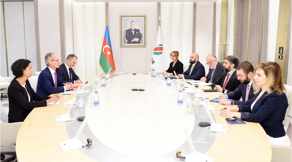 socar-in-prezidenti-totalenergies-shirketinin-keshfiyyat-ve-hasilat-uzre-prezidenti-ile-gorushub-foto