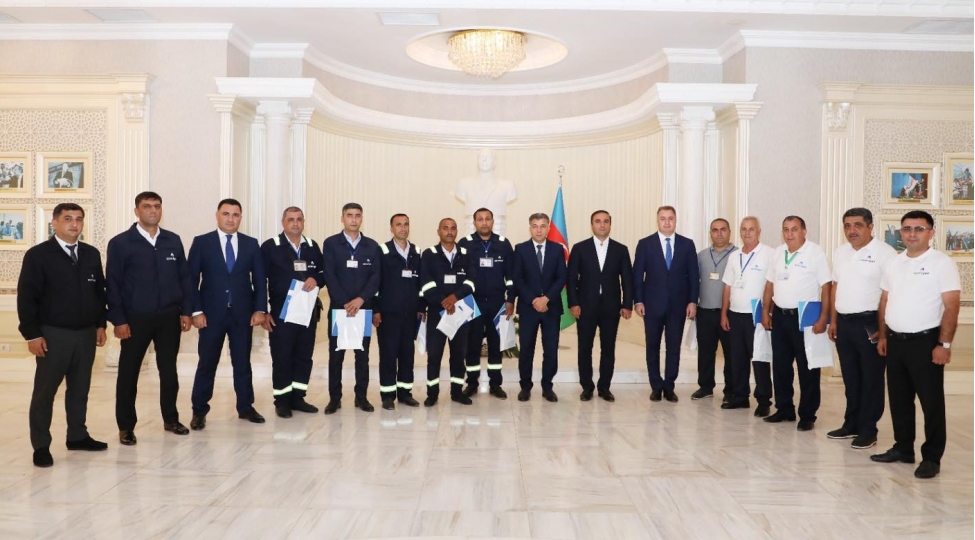 azeriqazin-numunevi-emekdashlari-mukafatlandirildi