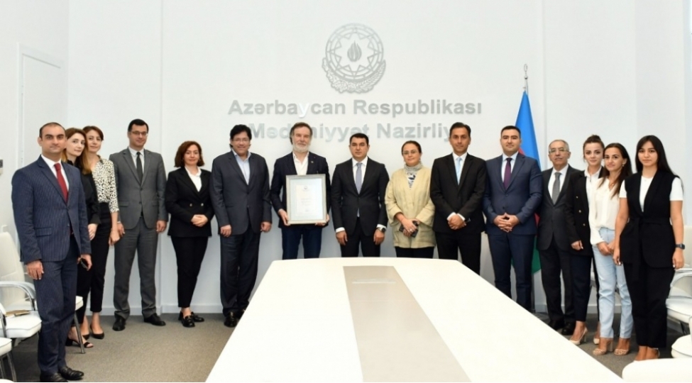 medeniyyet-nazirliyinde-xalq-ressami-sakit-memmedovla-gorush-kechirilib-foto