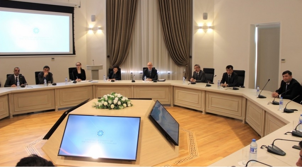 azerbaycan-ve-ozbekistan-yashil-enerji-sahesinde-emekdashligi-muzakire-edib