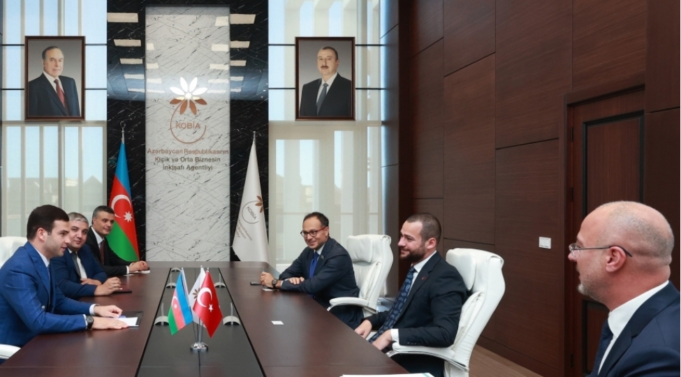 dunya-halal-sammitinin-rehberliyi-ile-halal-forumlarin-kechirilmesi-uzre-beynelxalq-tecrube-muzakire-edilib