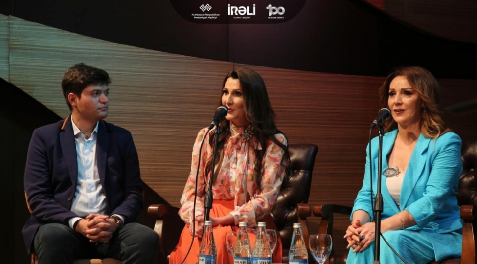 beynelxalq-mugam-merkezinde-xalq-artistleri-gulyaz-ve-gulyanaq-memmedova-ile-gorush-kechirilib-foto