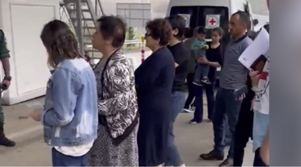 mulki-ermenilerin-bqxk-vasitesile-lachindaki-serhed-buraxilish-menteqesinden-serbest-kechidine-novbeti-defe-sherait-yaradilib-video