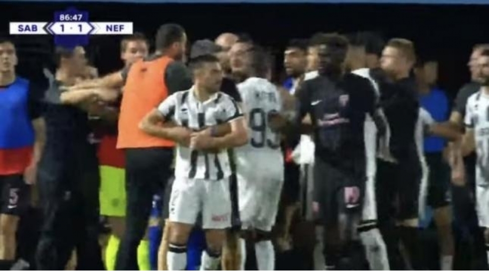 sabah-neftchi-oyununda-qalmaqal-video