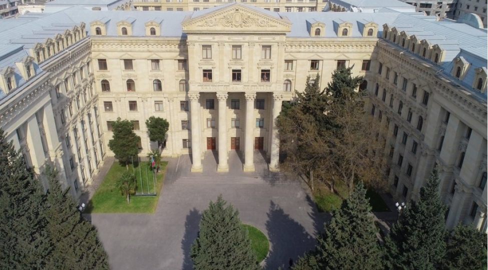resmi-bakidan-putininkomekchisine-cavab