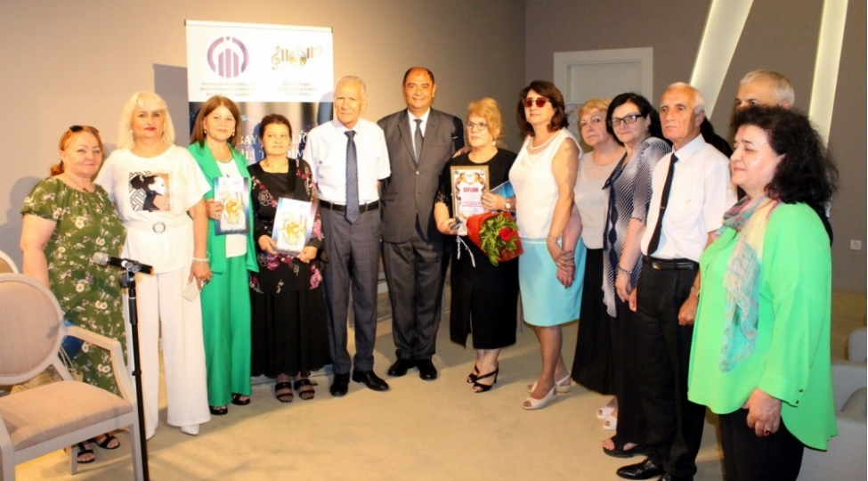 azerbaycanchiligin-musiqili-teqdimati-foto